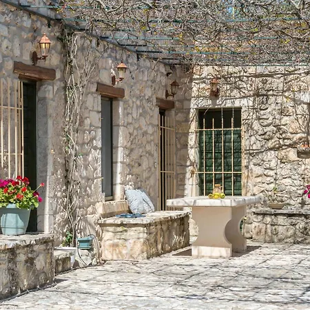 בית נופש Eri Traditional House