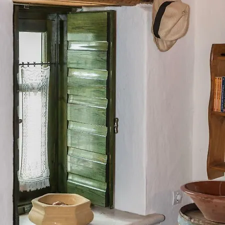 Eri Traditional House בית נופש *