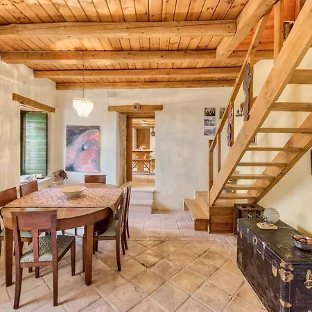 בית נופש Eri Traditional House *