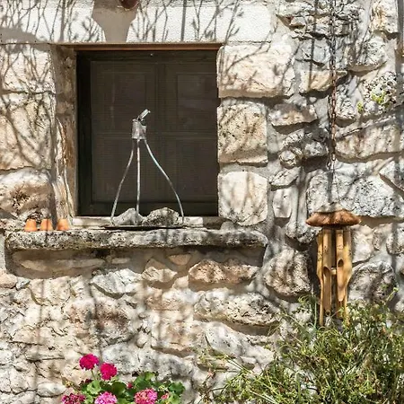 Eri Traditional House בית נופש *